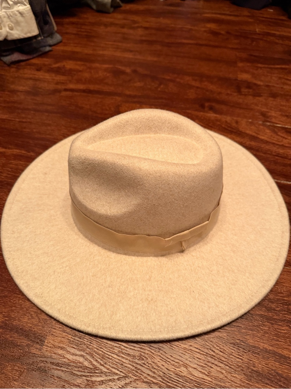 Buckle Wide Brim Felt Fedora Hat in Beige